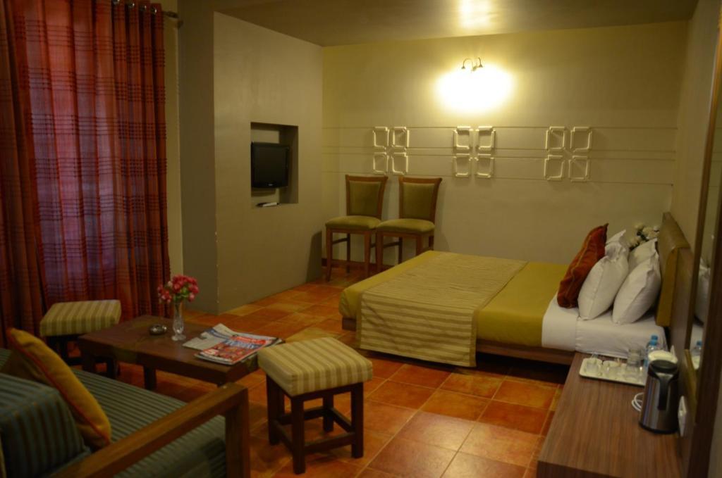 Hotel Chandralok Lonavla Zimmer foto